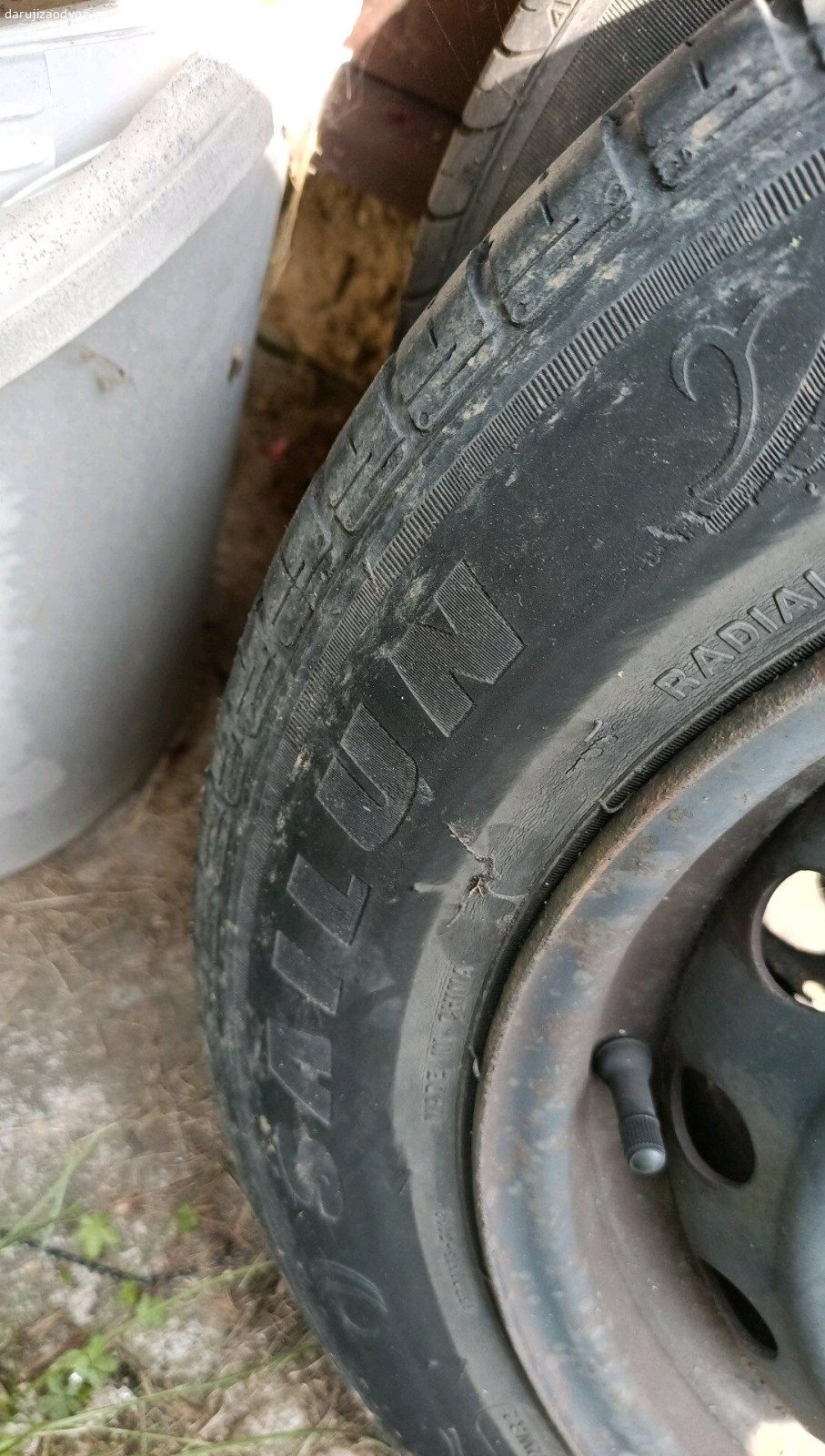 Za odvoz. 4x Kompletní kola Peugeot, Fiat , Renault. Volat, ne sms ani mail.