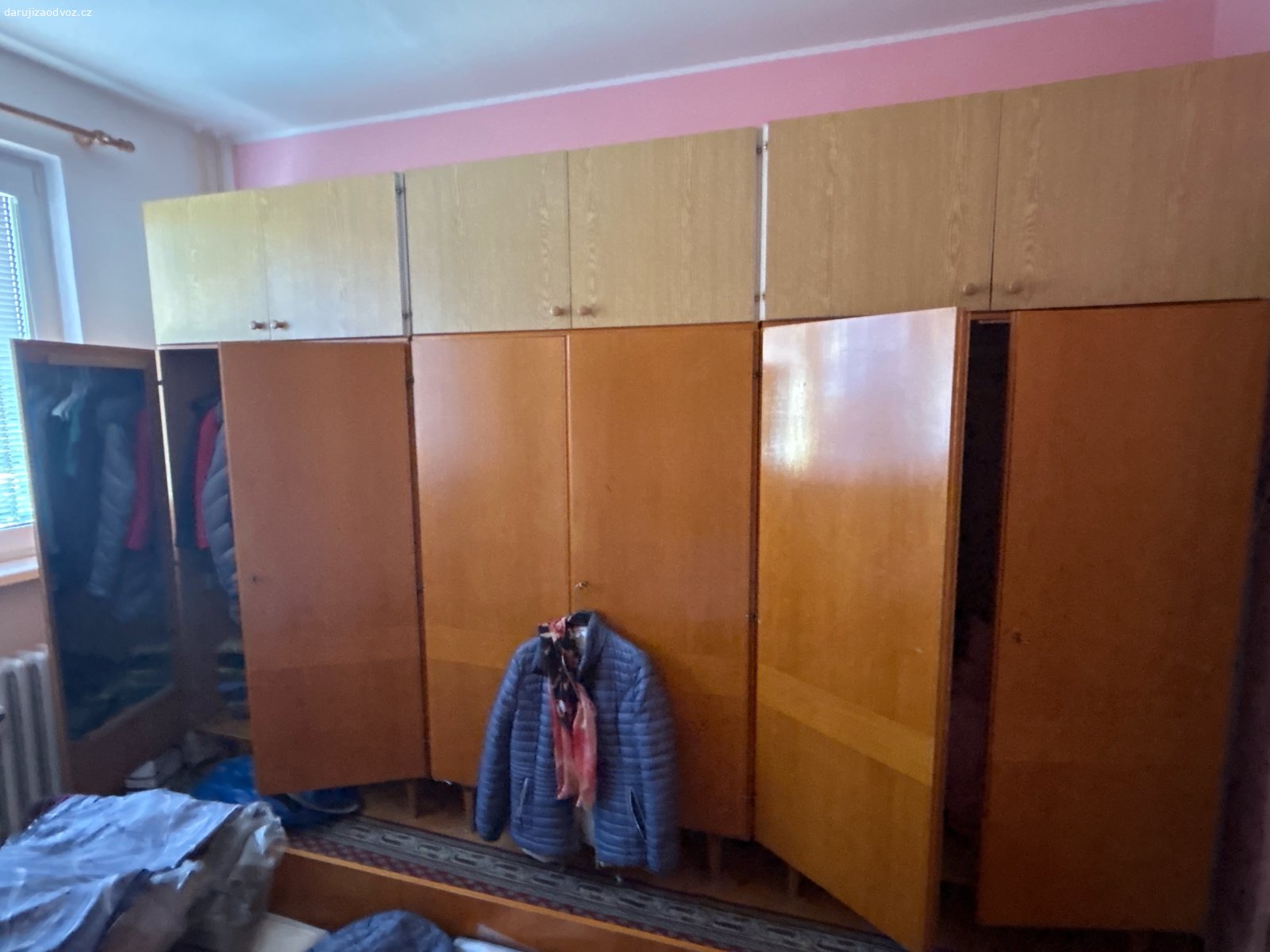 za odvoz. Daruji za odvoz, krom elektroniky, sneseni si musite zajistit sami, neni kdo by pomohl