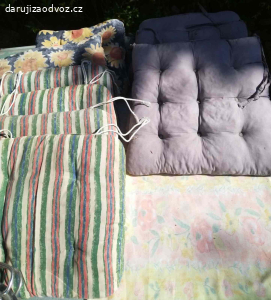 Zahradní podsedáky - polstry na židle, používané