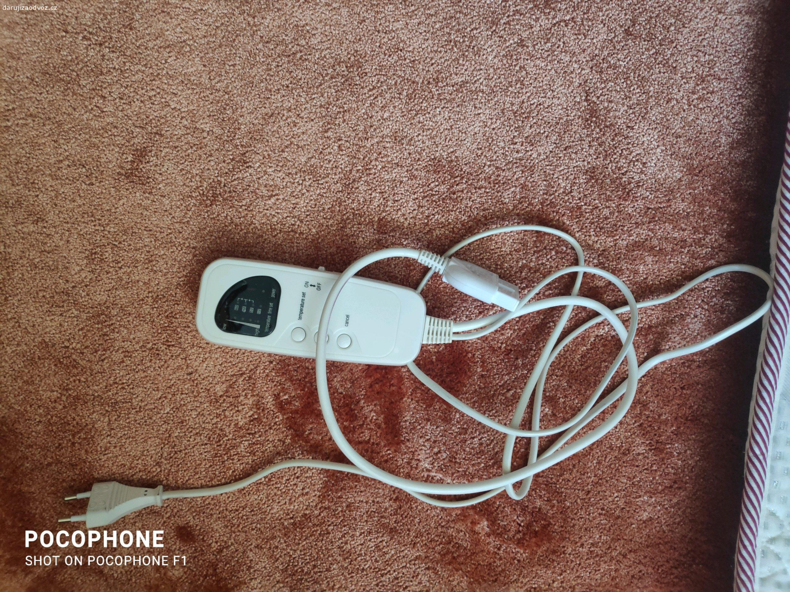 zahřívací podložka. daruji zahřívací podložku.. + deku.. kdyby někdo chtěl..