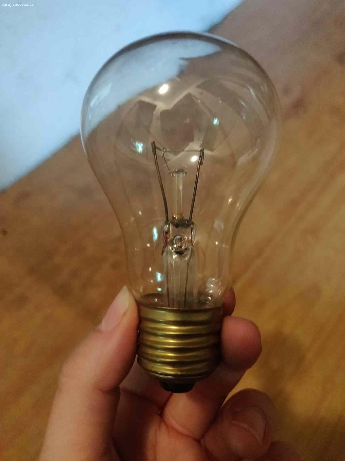 Žárovka. Žárovka 24V 50W, závit E27. Na žiarovke nie je uvedené nič, parametre boli uvedené na obale.
