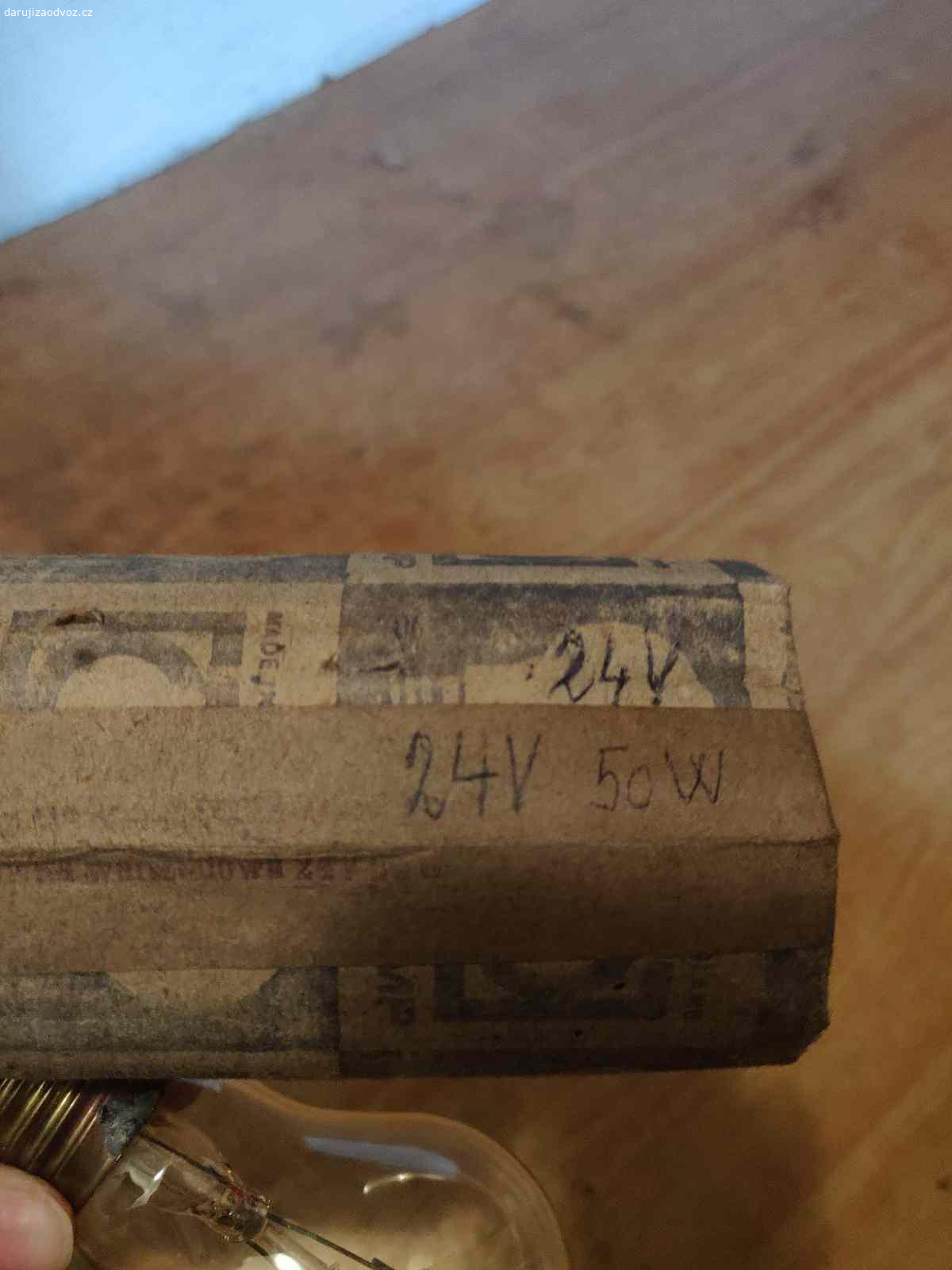 Žárovka. Žárovka 24V 50W, závit E27. Na žiarovke nie je uvedené nič, parametre boli uvedené na obale.