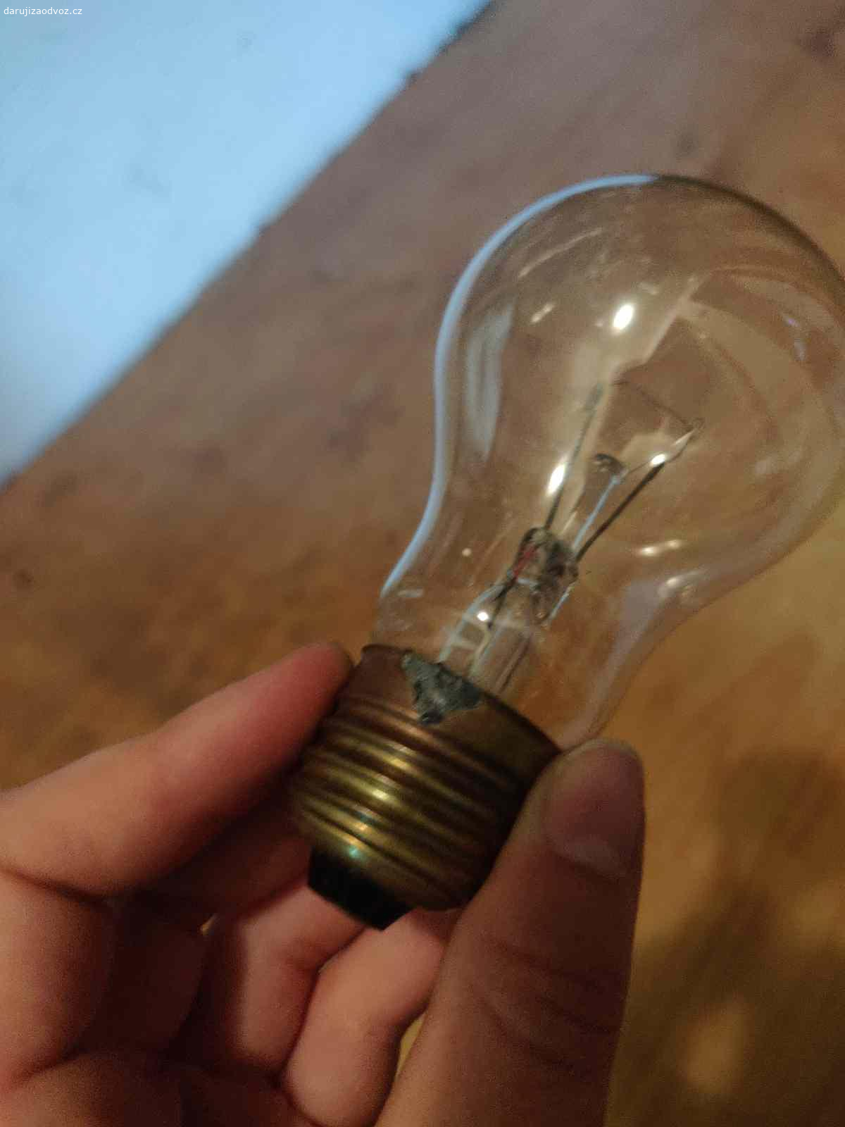 Žárovka. Žárovka 24V 50W, závit E27. Na žiarovke nie je uvedené nič, parametre boli uvedené na obale.