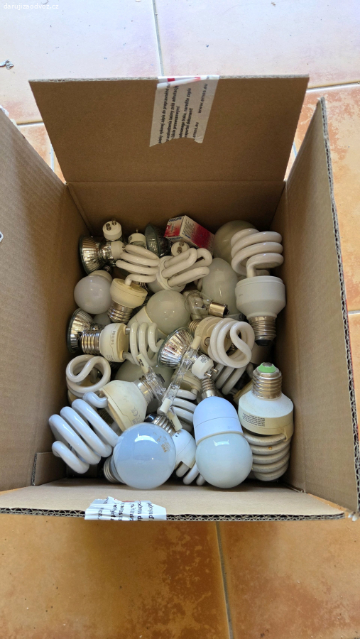 Žárovkové zářivky a halogeny