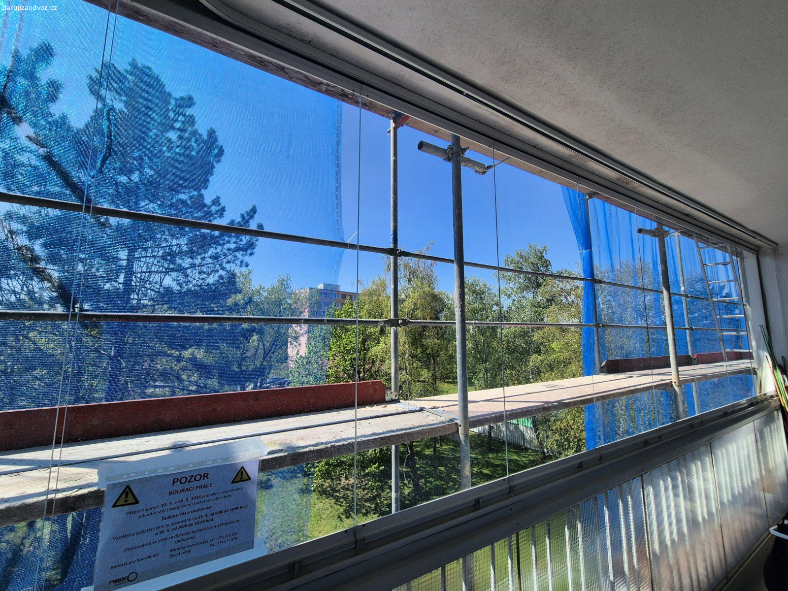 zasklena panelakova lodzie. zaskleni panelakove lodzie, delka 580cm. za odvoz.