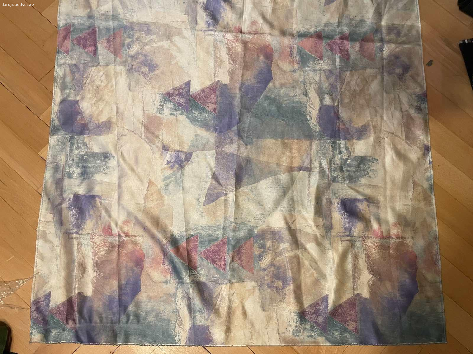 Závěs na okno - 48 x 88 cm (2 díly). Daruji 2x závěs na okno, rozměry jednoho dílu cca 48 x 88 cm (cena za 2 díly). Bez vad! K vyzvednutí po předchozí domluvě v Praze nebo středočeský kraj - Beroun, Kladno, Rakovník, Nižbor, Zbečno. Lze zaslat i Zásilkovnou při platbě předem. Daruji další věci za ODVOZ viz. inzeráty!