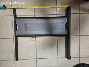 Železné nohy k psacímu stolu.