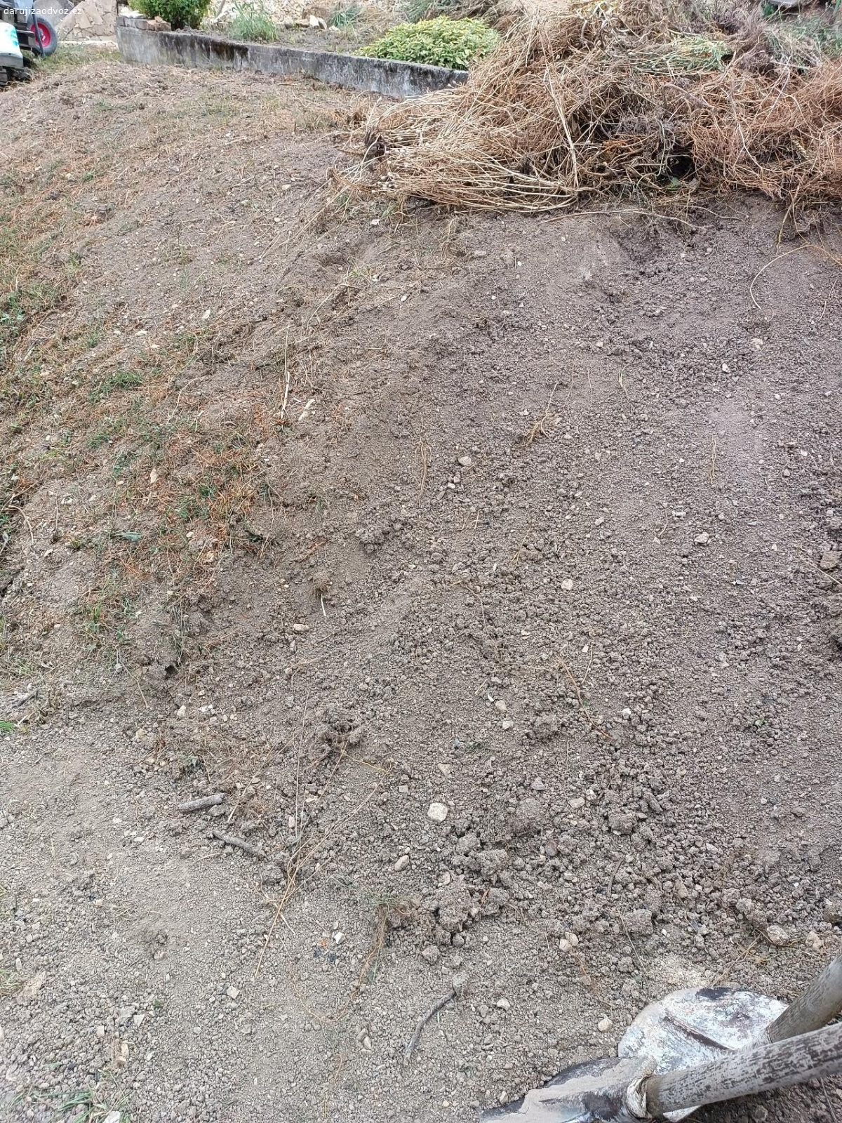 Zemina. Daruji zeminu za odvoz