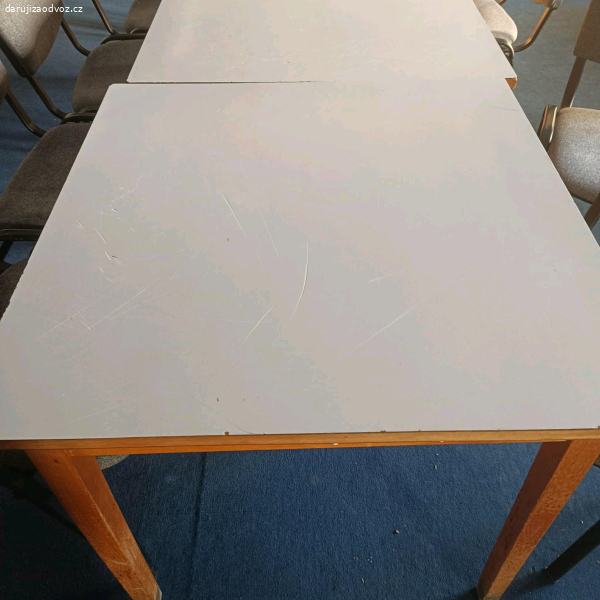 Daruji židle a stoly