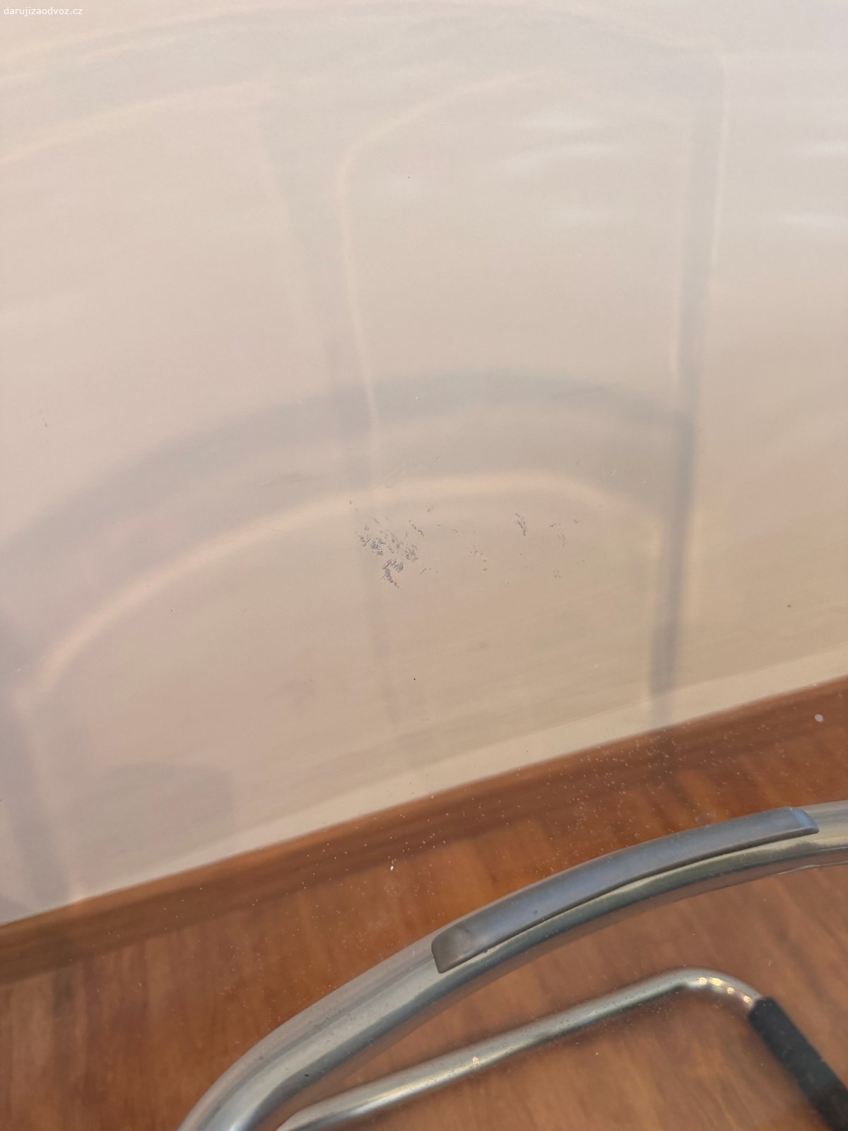 židle ikea. 1x židle z ikea. Pouze uskladněna, však přímo z obchodu malinko podařená. Vizuálně málo napadne skrz průsvitnost.
