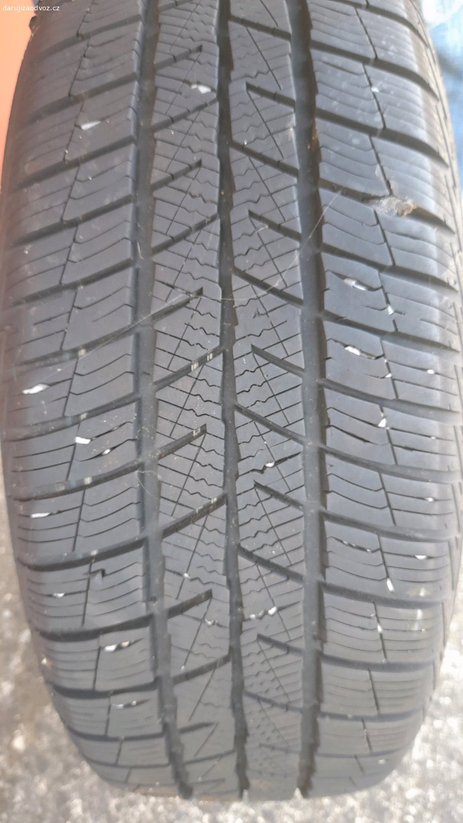 Zimní pneu Barum Polaris 5. Daruji zimní pneu Barum Polaris 5 195/55 R15 H i s ocelovýni disky (původně na Fabii).2 pneu jsou zánovní jeté 1 sezonu kvůli výměně po defektu.