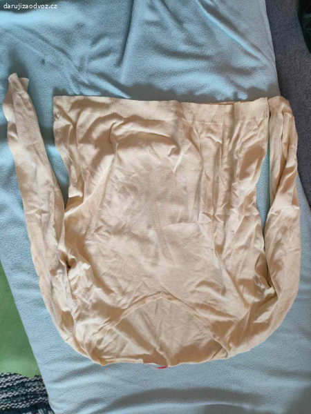 Žlutý svetr, vel odhadem L