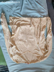 Žlutý svetr, vel odhadem L