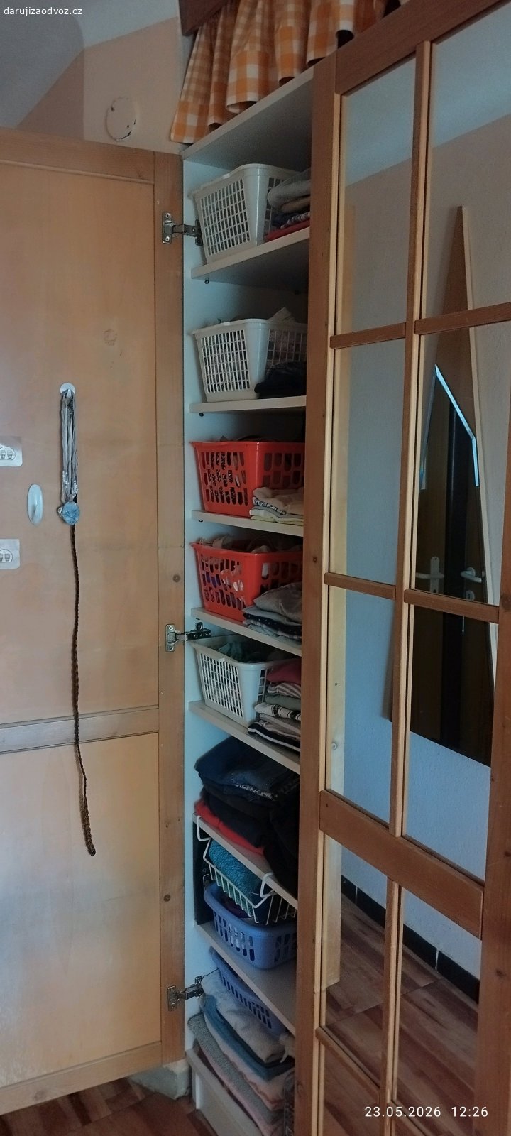 Zrcadlová skříň trídílná. daruji zrcadlovou skříň Š 145x V 210 x H 40cm