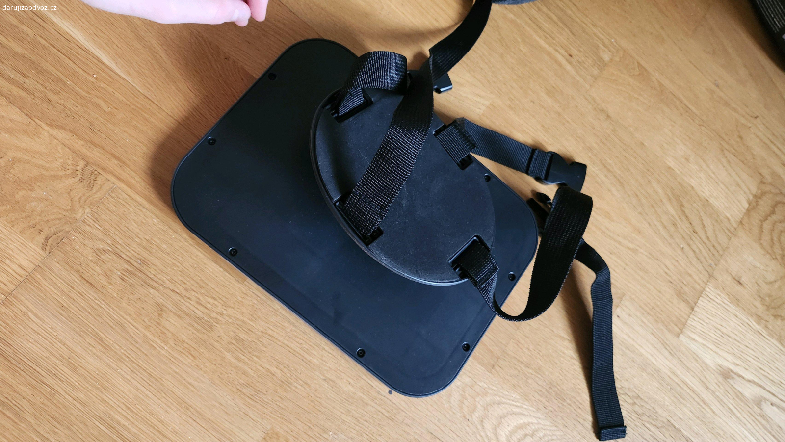 zrcátko do auta. zrcátko pro sledování dětí/miminka v sedačce, super stav, dobře se nastavuje a manipuluje. praha 3.