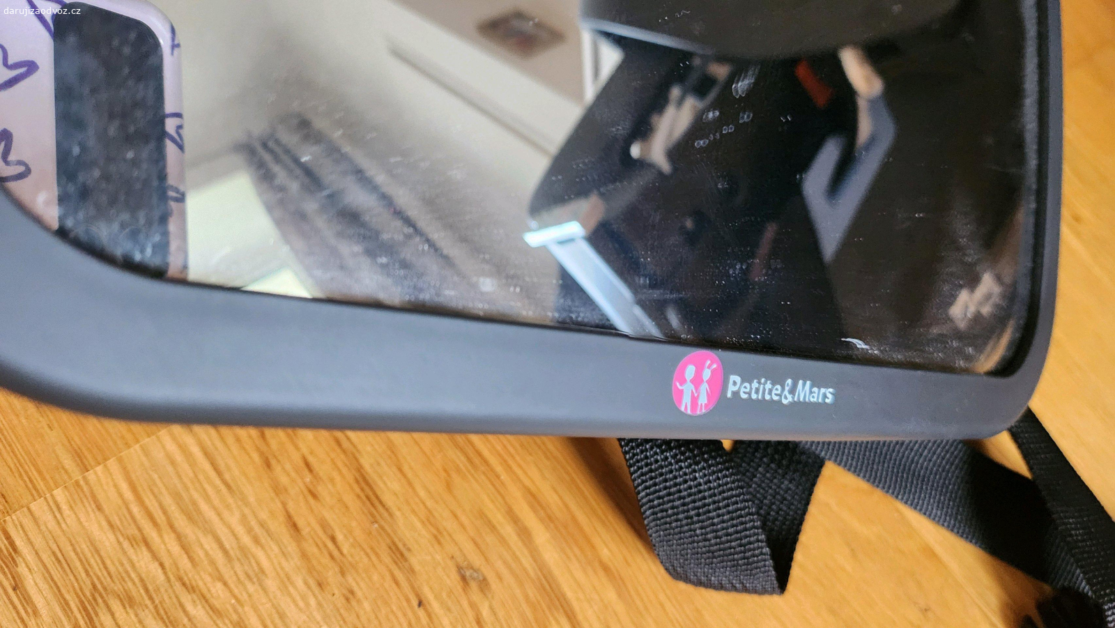 zrcátko do auta. zrcátko pro sledování dětí/miminka v sedačce, super stav, dobře se nastavuje a manipuluje. praha 3.