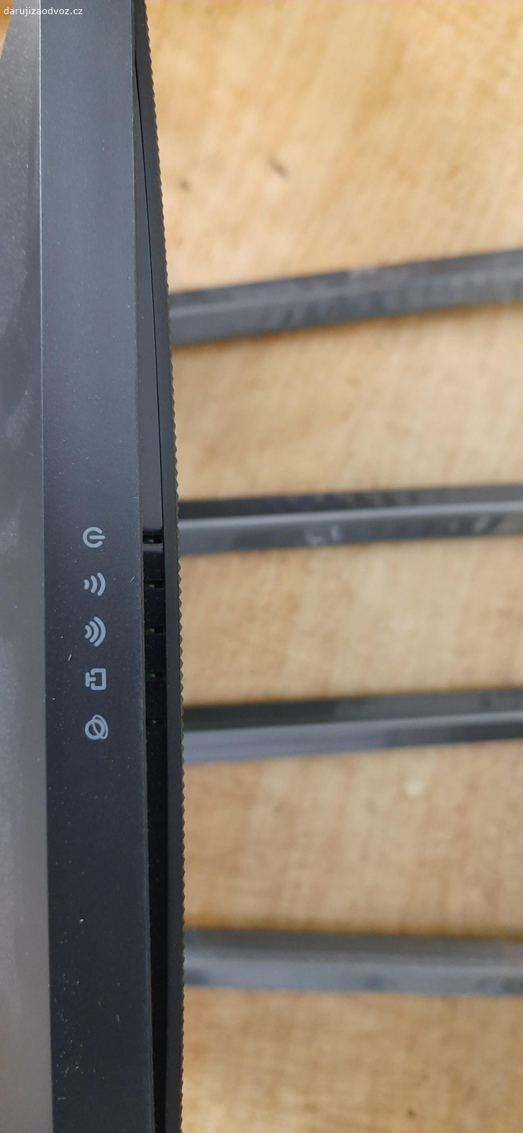 zvlhčovač vzduchu a wi-fi. daruji vlhčovač vzduchu Philips a wi-fi router-bez vady jako nové.